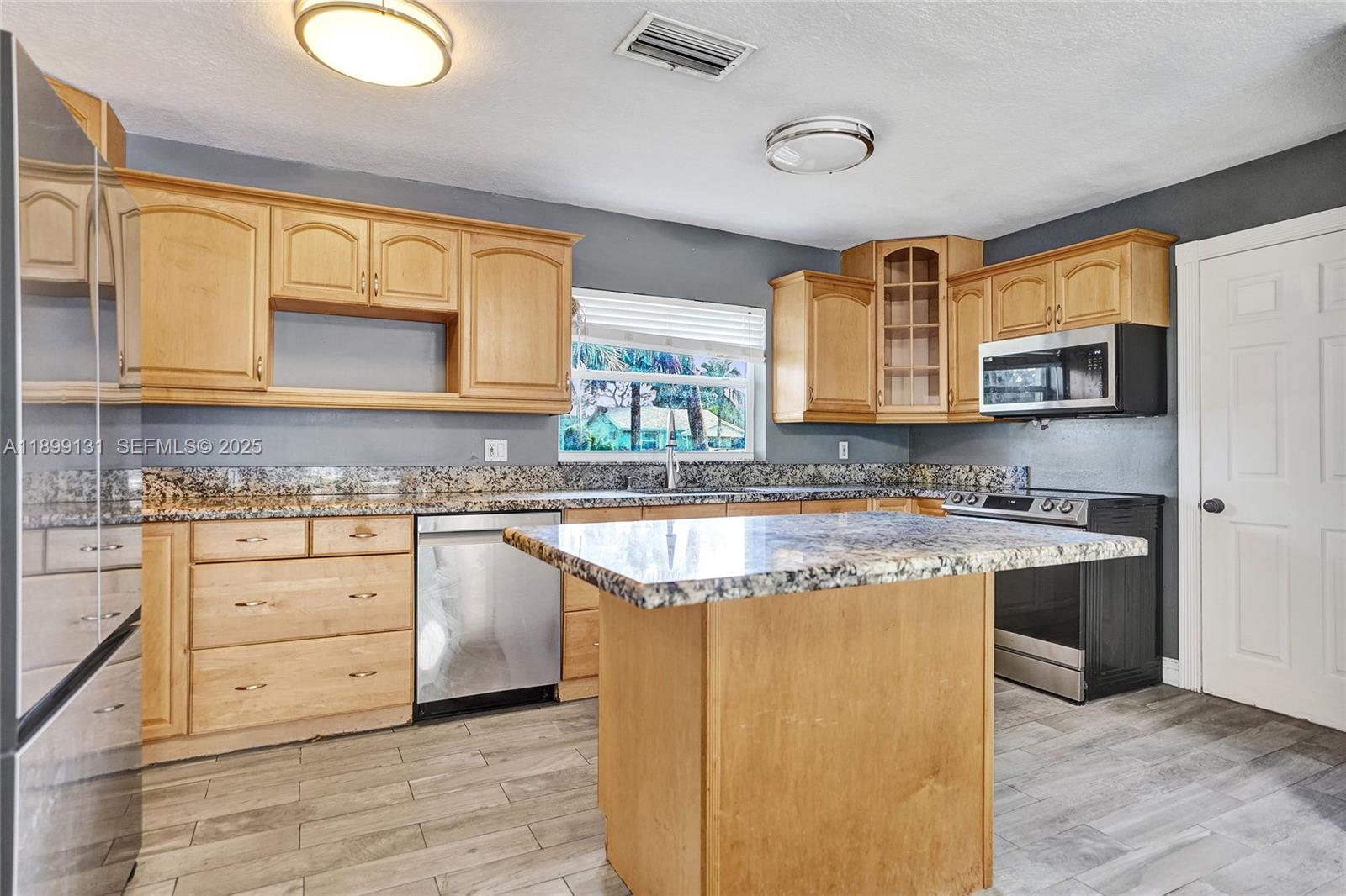 COUNTRY CLUB ACRES 5 - Residential