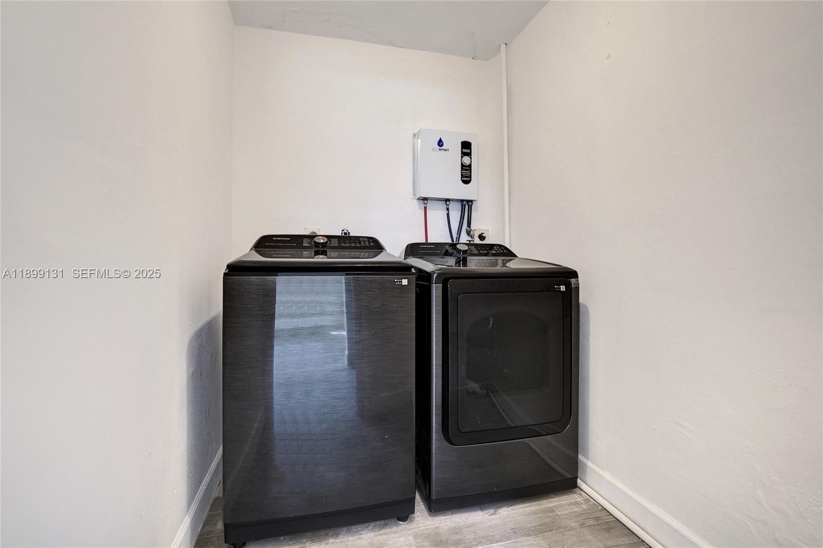 COUNTRY CLUB ACRES 5 - Residential