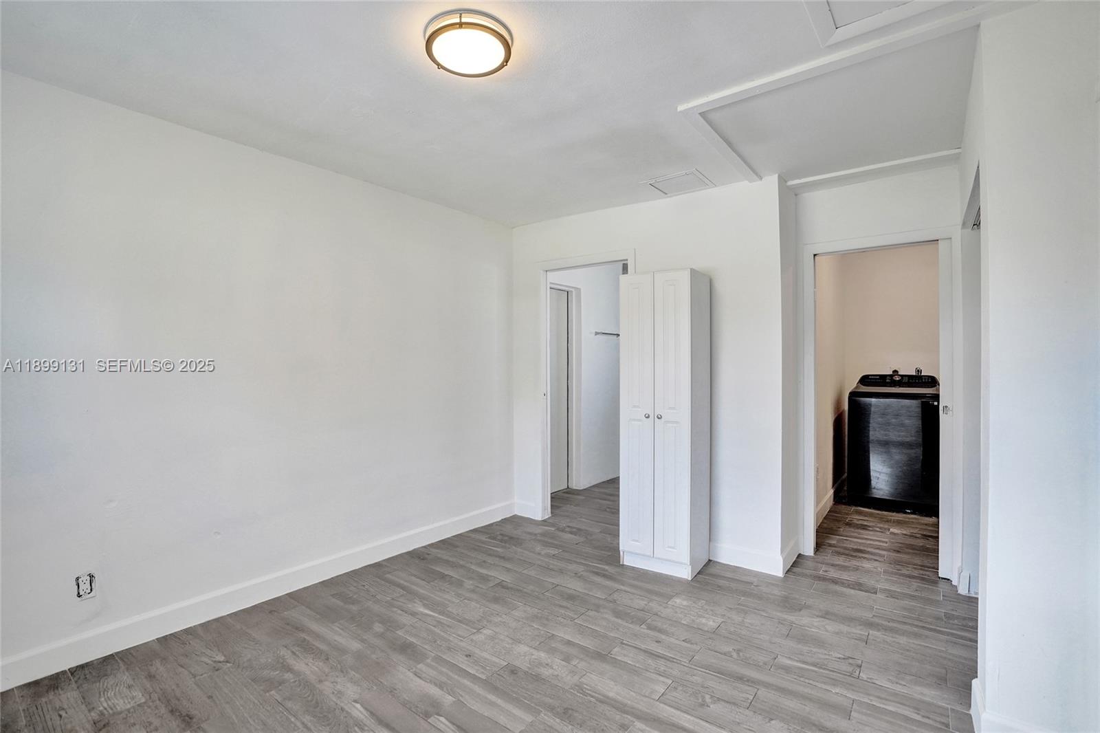 COUNTRY CLUB ACRES 5 - Residential