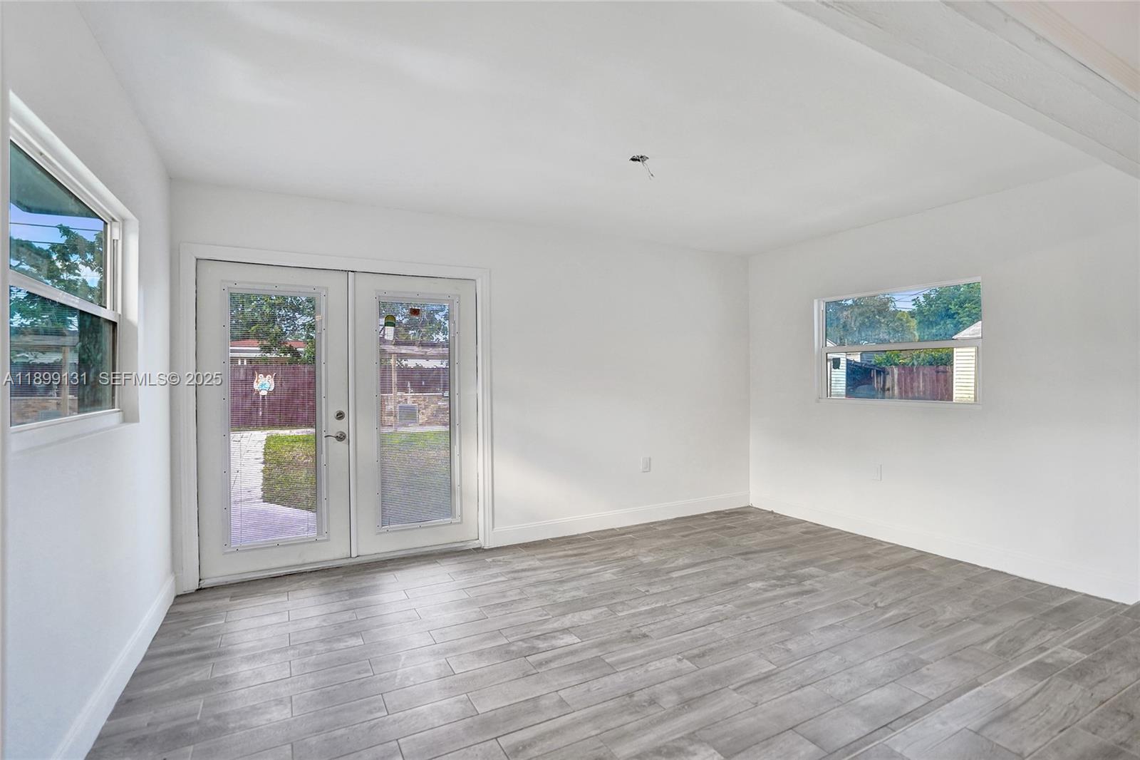 COUNTRY CLUB ACRES 5 - Residential