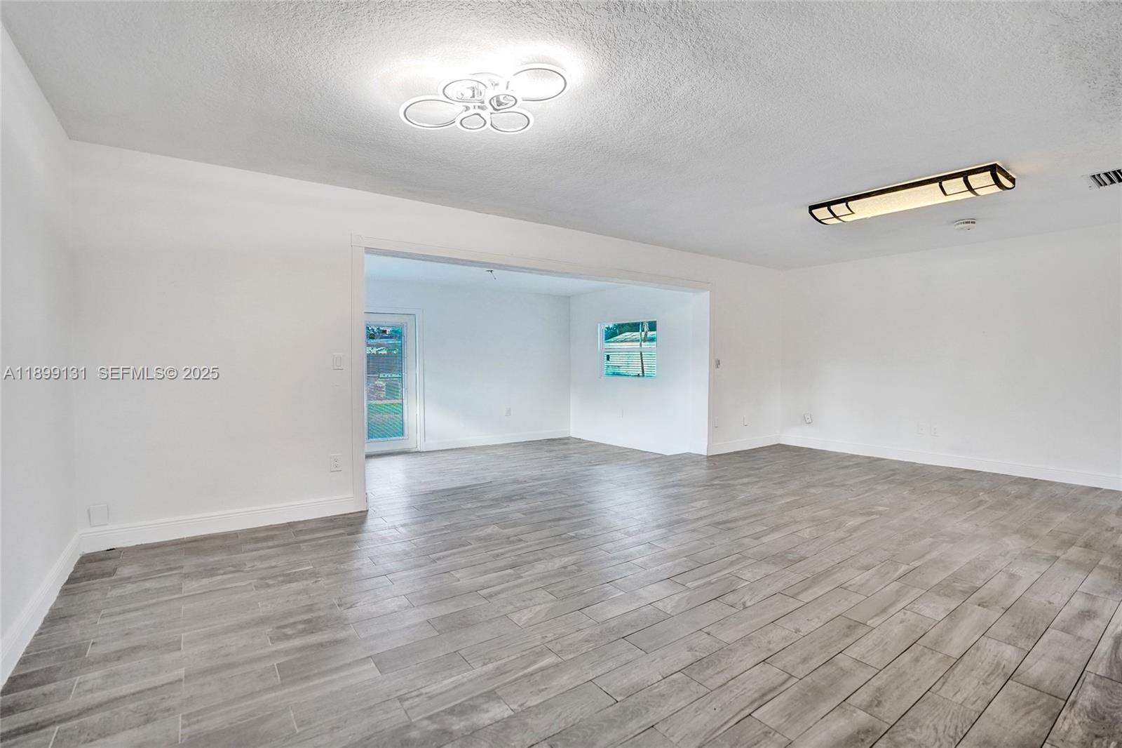 COUNTRY CLUB ACRES 5 - Residential