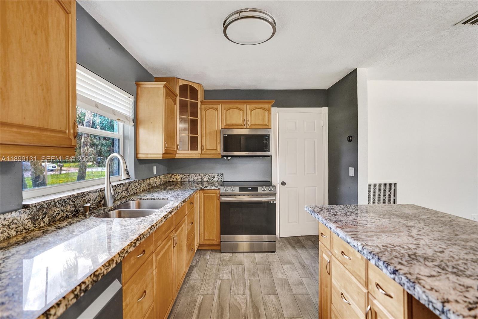 COUNTRY CLUB ACRES 5 - Residential