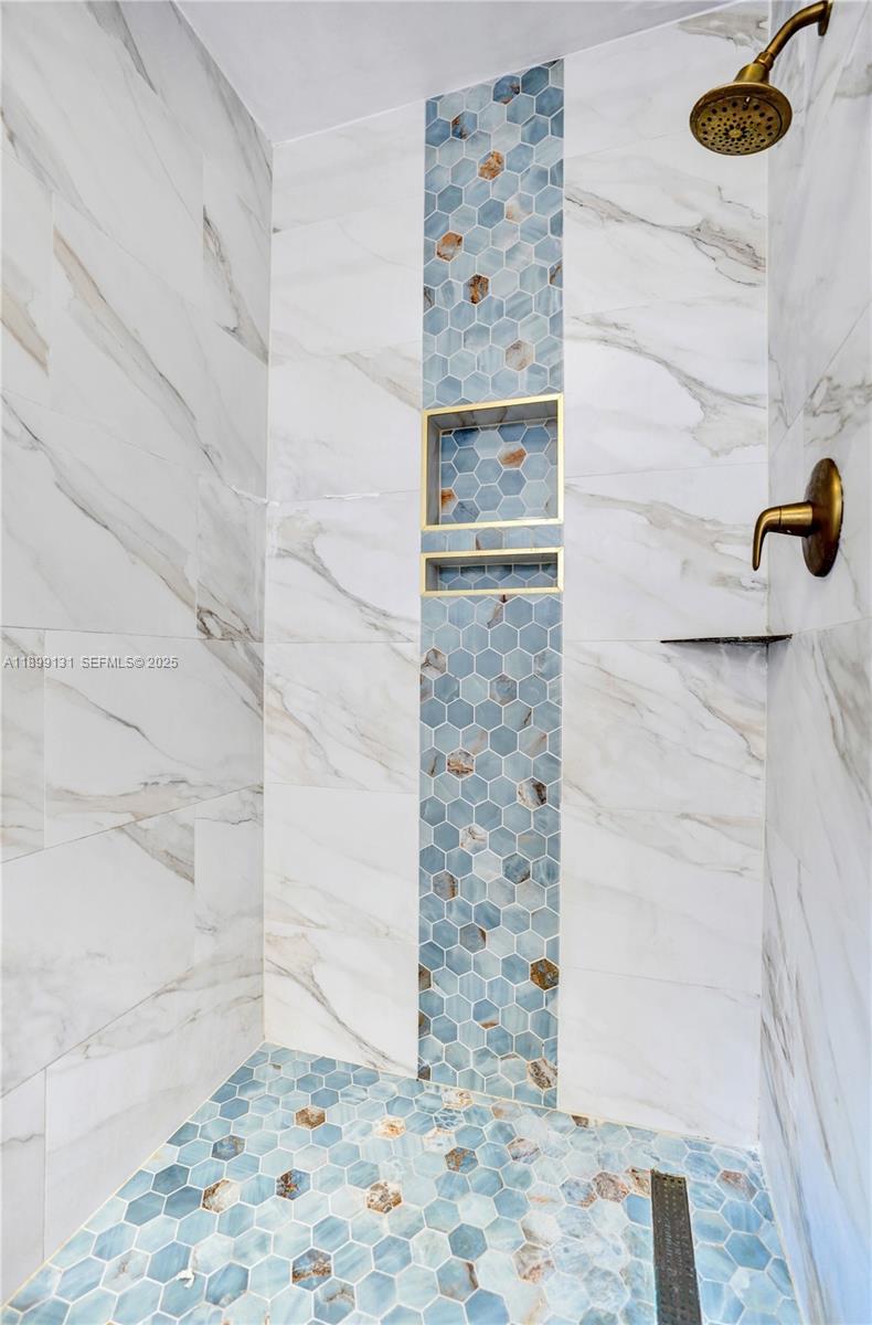 COUNTRY CLUB ACRES 5 - Residential