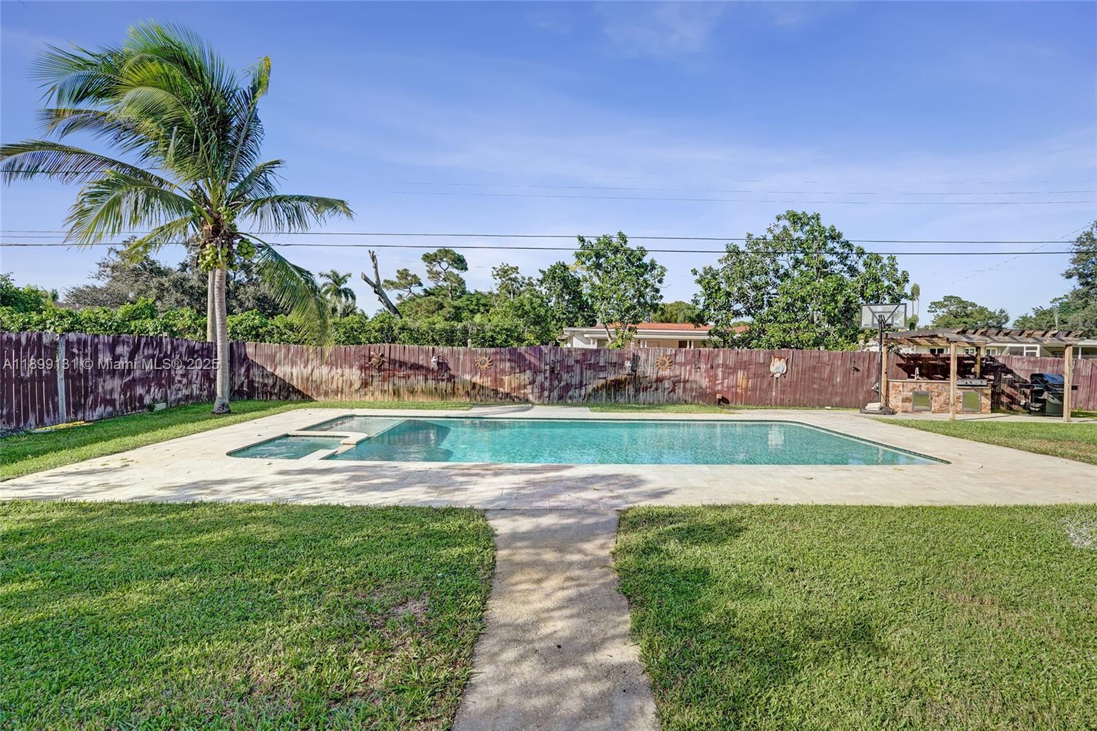 COUNTRY CLUB ACRES 5 - Residential