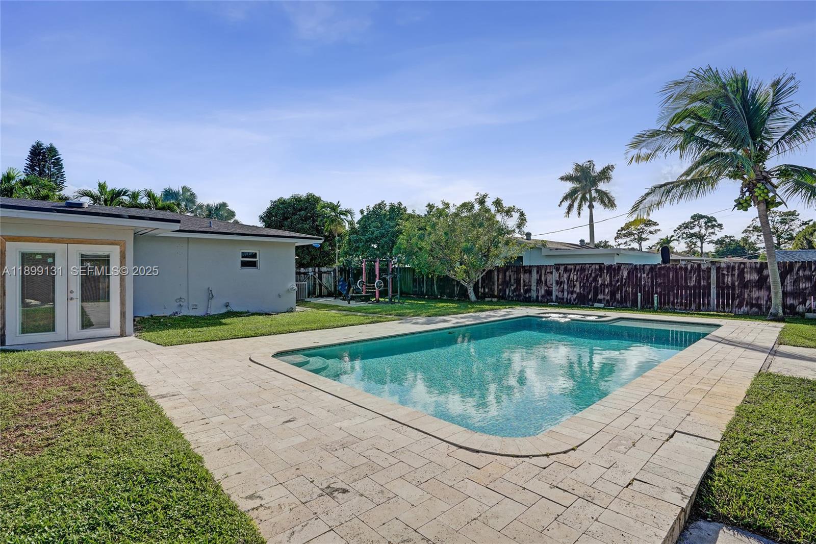 COUNTRY CLUB ACRES 5 - Residential