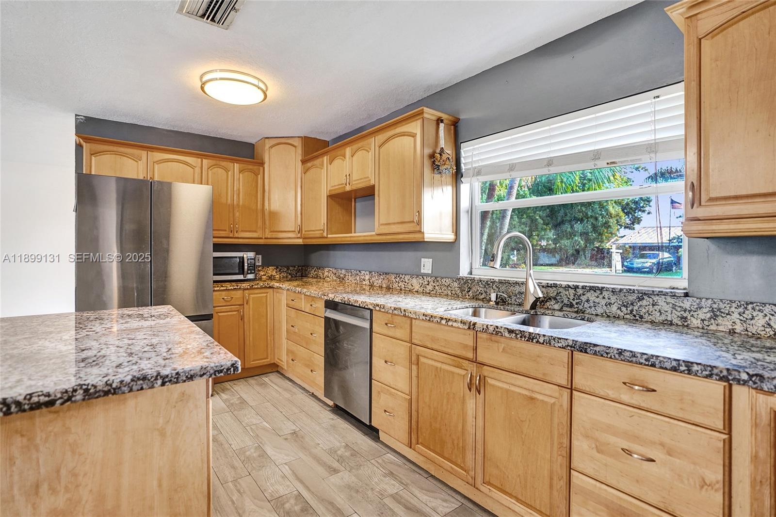 COUNTRY CLUB ACRES 5 - Residential