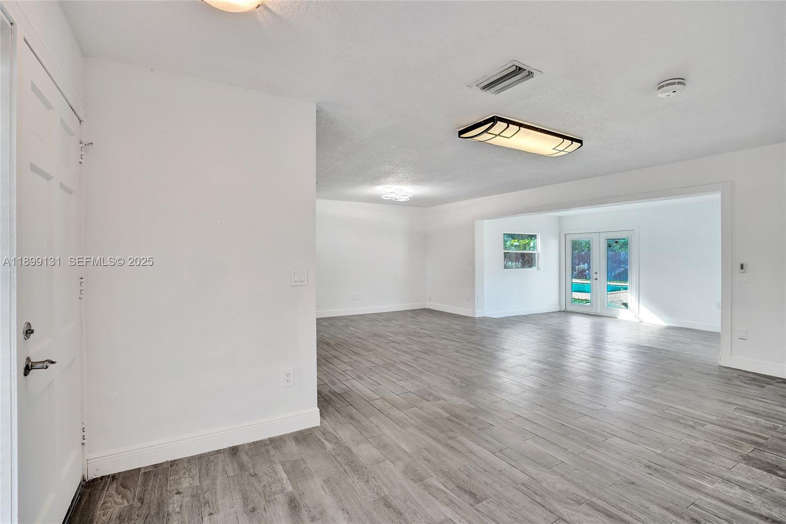 COUNTRY CLUB ACRES 5 - Residential