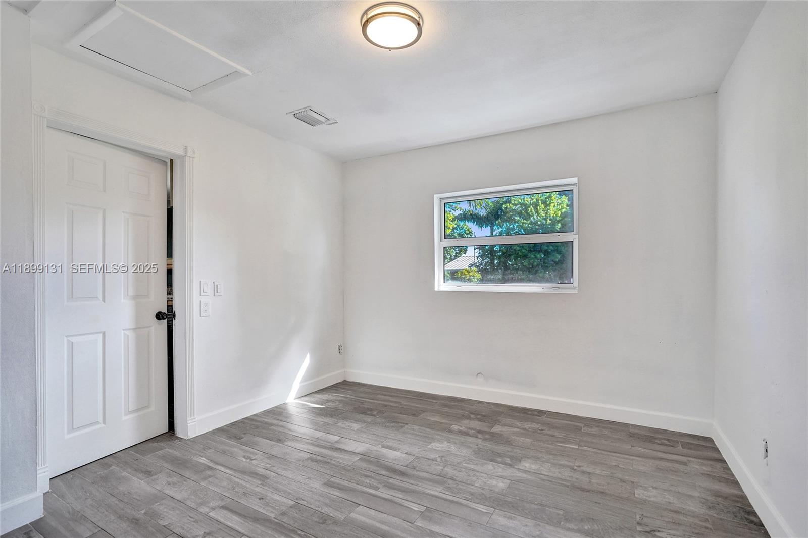 COUNTRY CLUB ACRES 5 - Residential