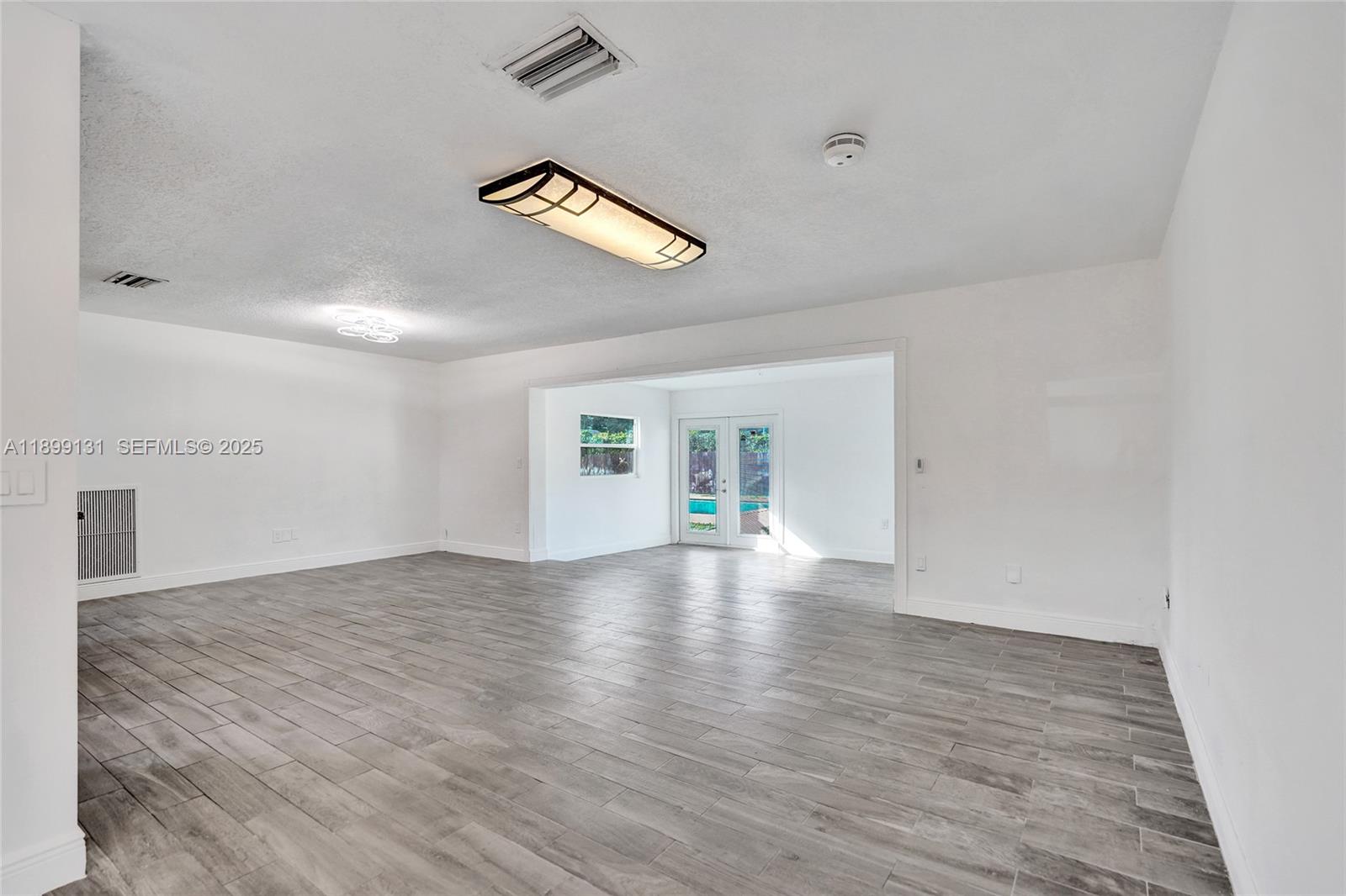 COUNTRY CLUB ACRES 5 - Residential