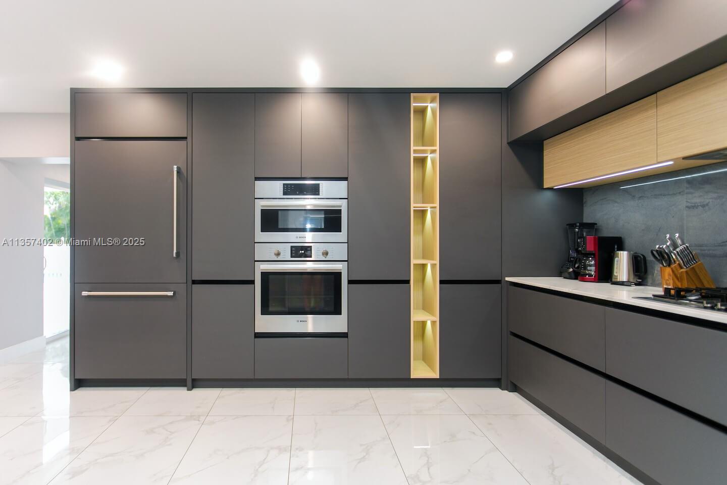 HOLLYWOOD LAKES SECTION - Residential Lease