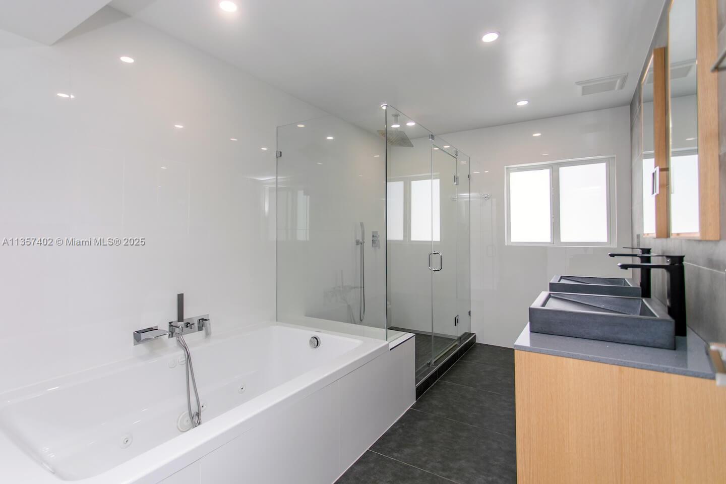 HOLLYWOOD LAKES SECTION - Residential Lease