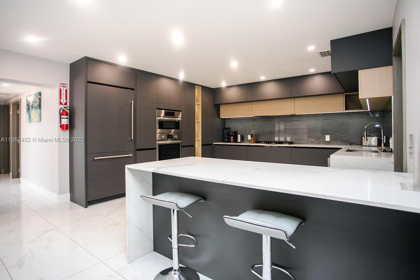 HOLLYWOOD LAKES SECTION - Residential Lease