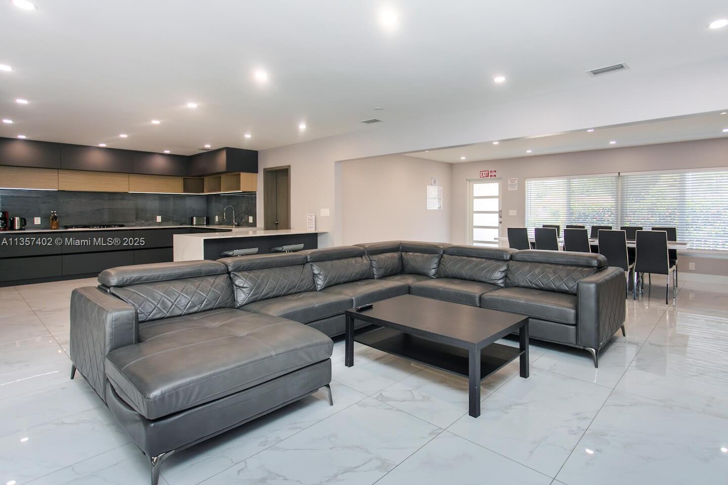 HOLLYWOOD LAKES SECTION - Residential Lease