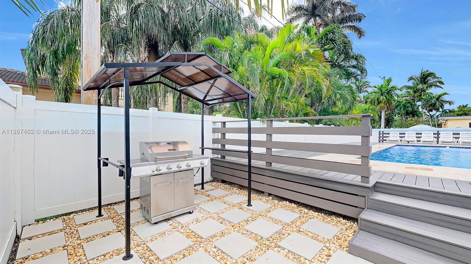 HOLLYWOOD LAKES SECTION - Residential Lease