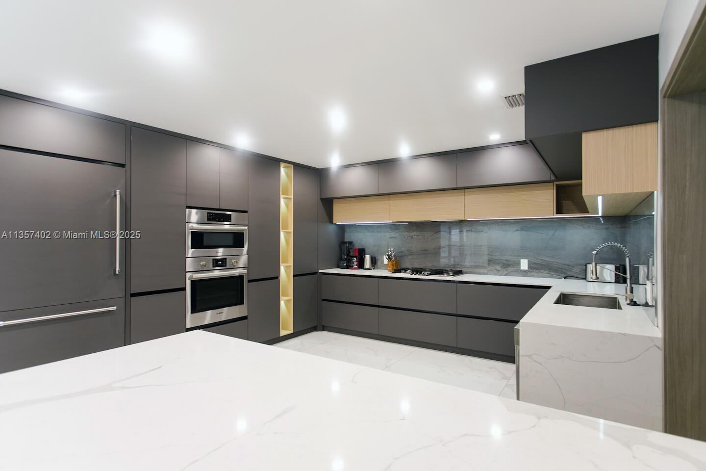 HOLLYWOOD LAKES SECTION - Residential Lease