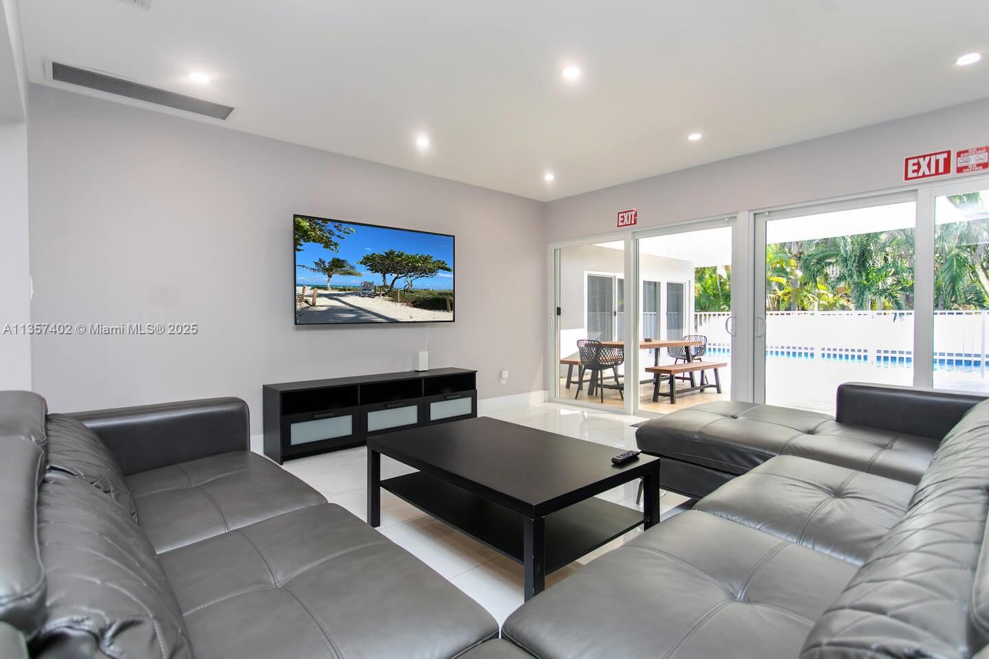 HOLLYWOOD LAKES SECTION - Residential Lease