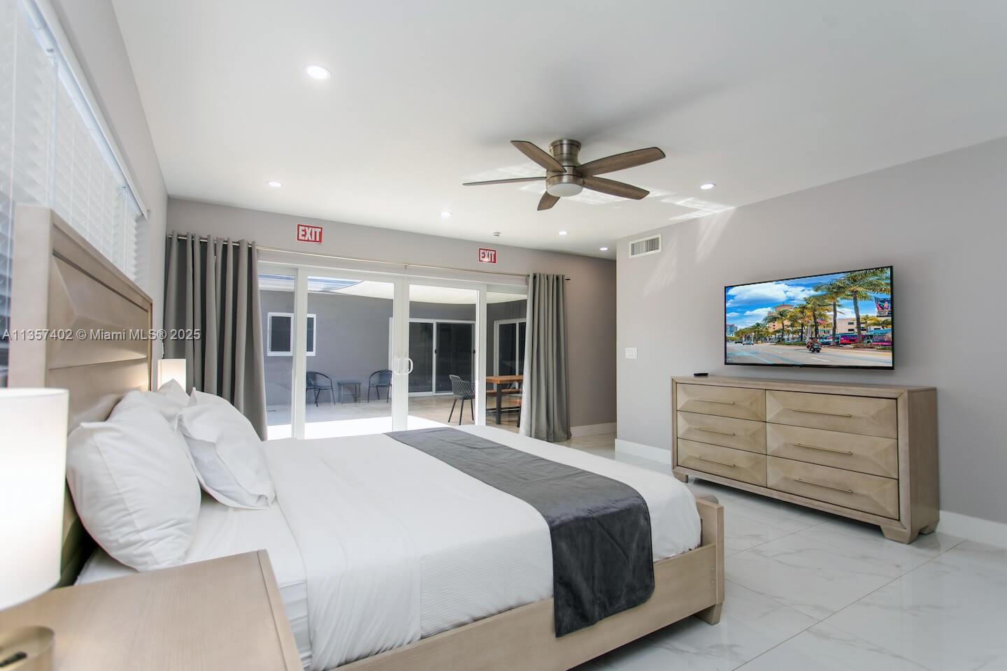 HOLLYWOOD LAKES SECTION - Residential Lease