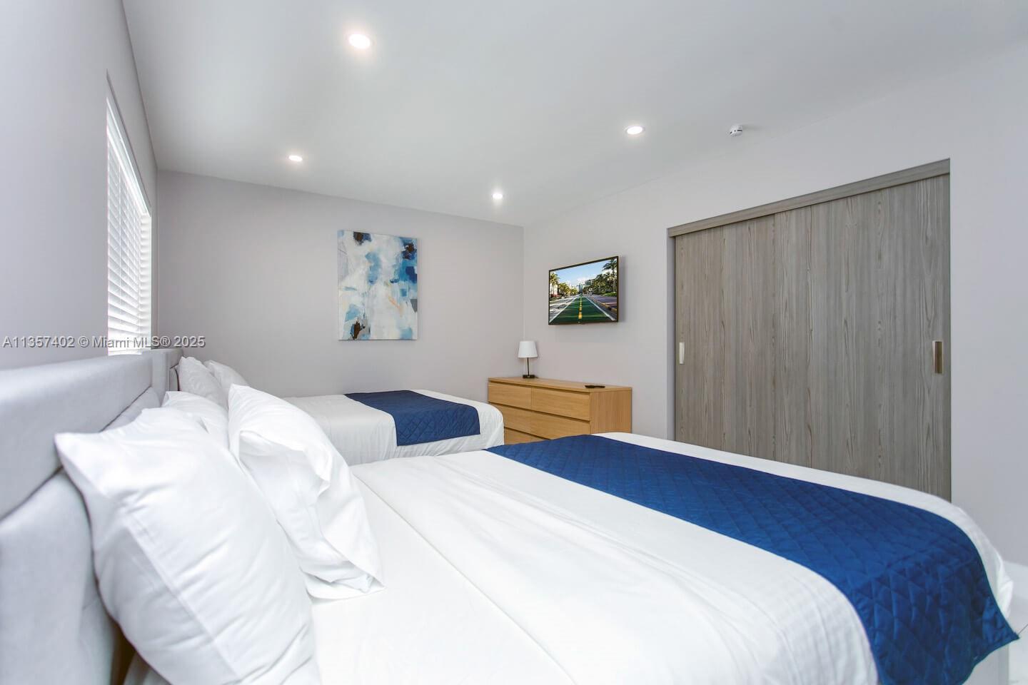 HOLLYWOOD LAKES SECTION - Residential Lease