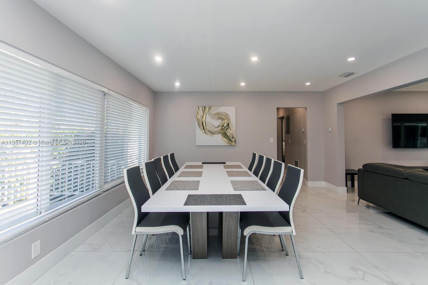 HOLLYWOOD LAKES SECTION - Residential Lease