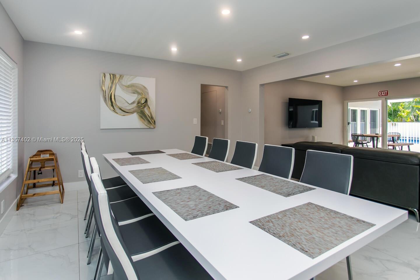 HOLLYWOOD LAKES SECTION - Residential Lease