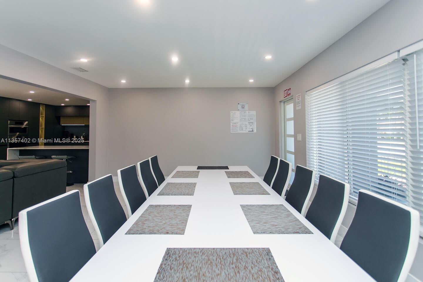 HOLLYWOOD LAKES SECTION - Residential Lease