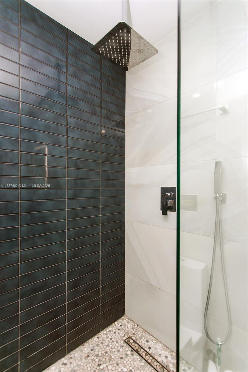 HOLLYWOOD LAKES SECTION - Residential Lease