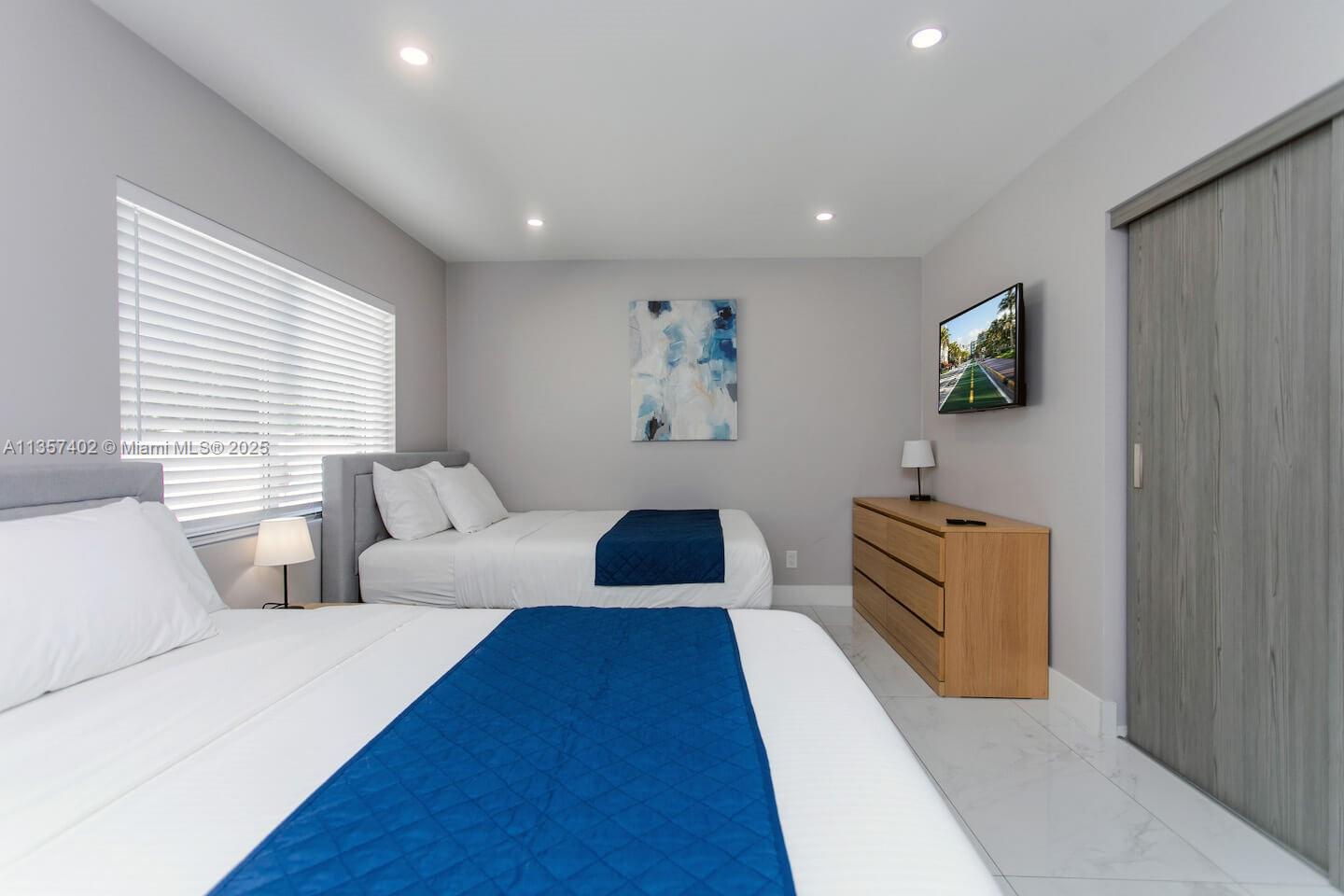 HOLLYWOOD LAKES SECTION - Residential Lease