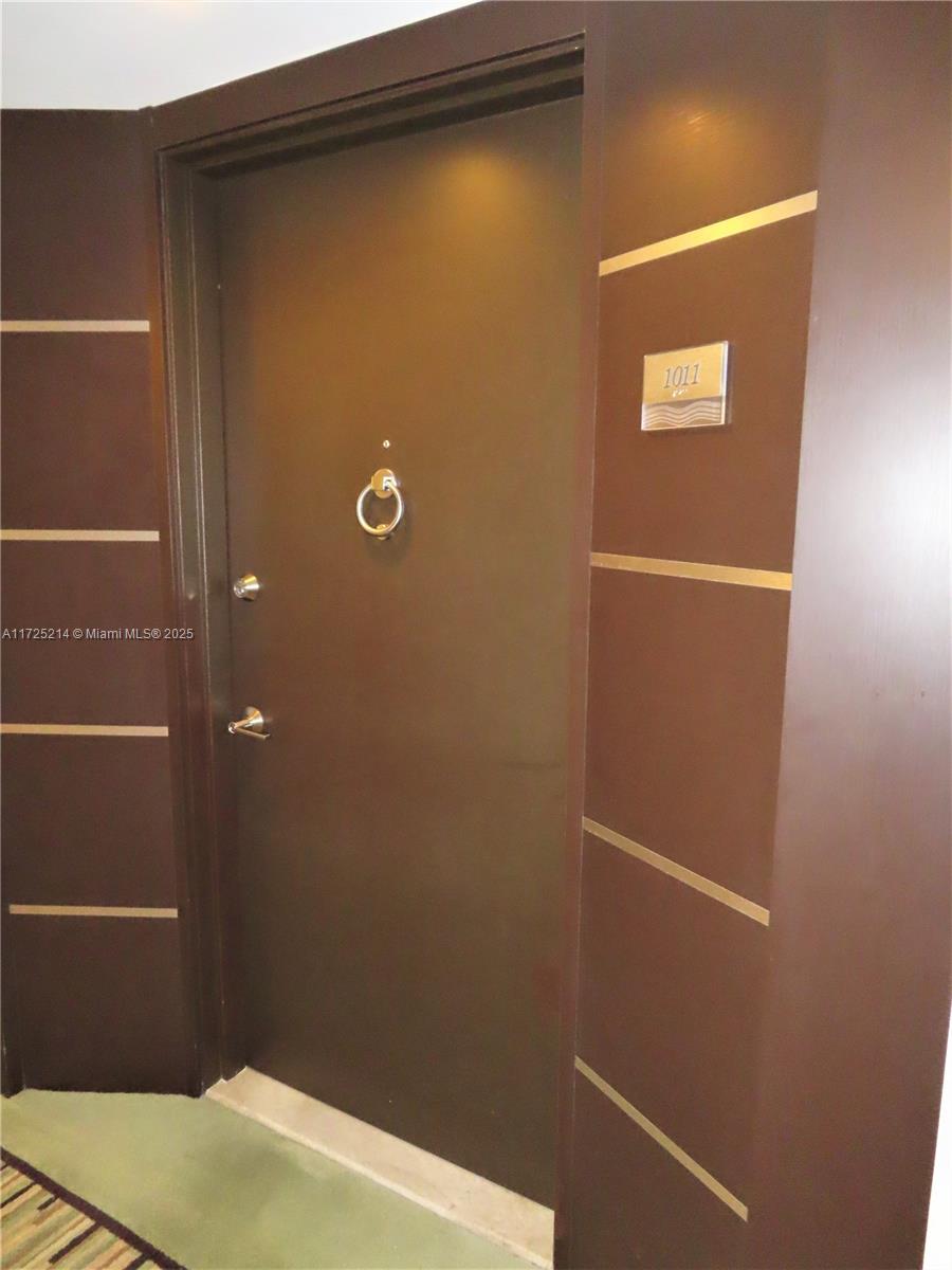 ARLEN BEACH CONDO - Residential