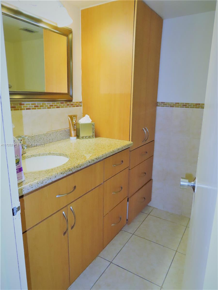 ARLEN BEACH CONDO - Residential