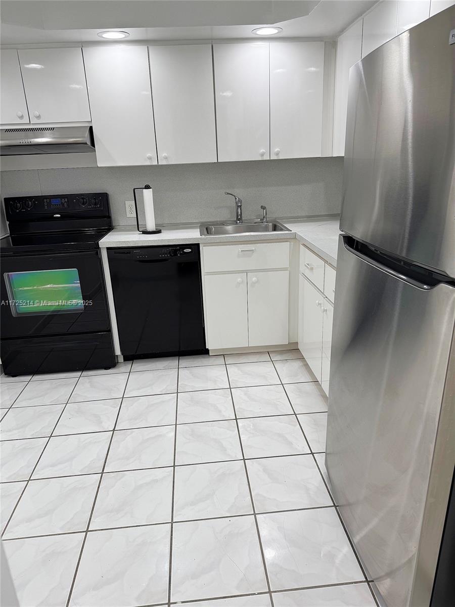 ARLEN BEACH CONDO - Residential