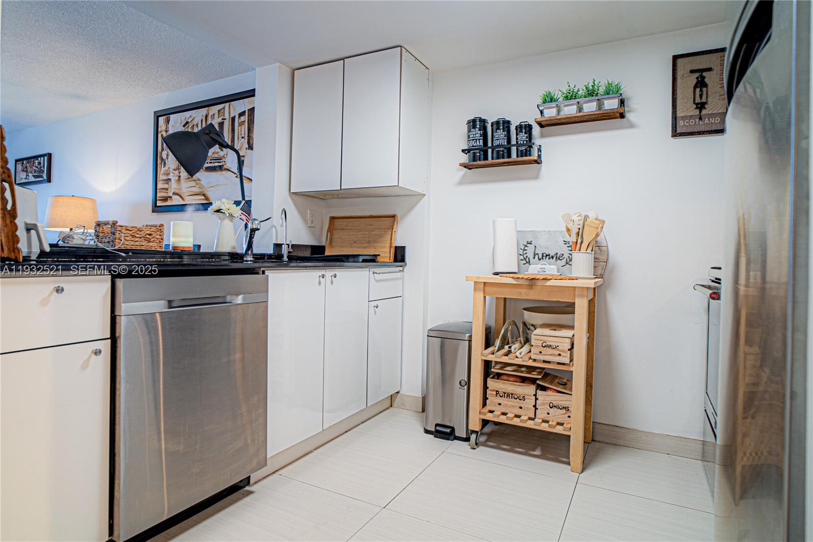 HARDING TOWER CONDO - Residential