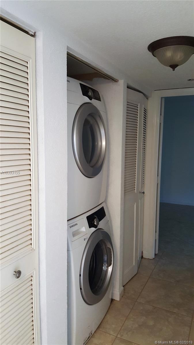 LAKES OF NEWPORT 1 CONDO - Residential Lease