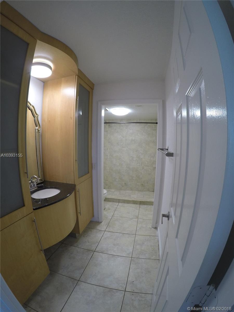 LAKES OF NEWPORT 1 CONDO - Residential Lease