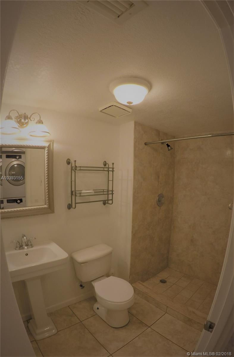 LAKES OF NEWPORT 1 CONDO - Residential Lease