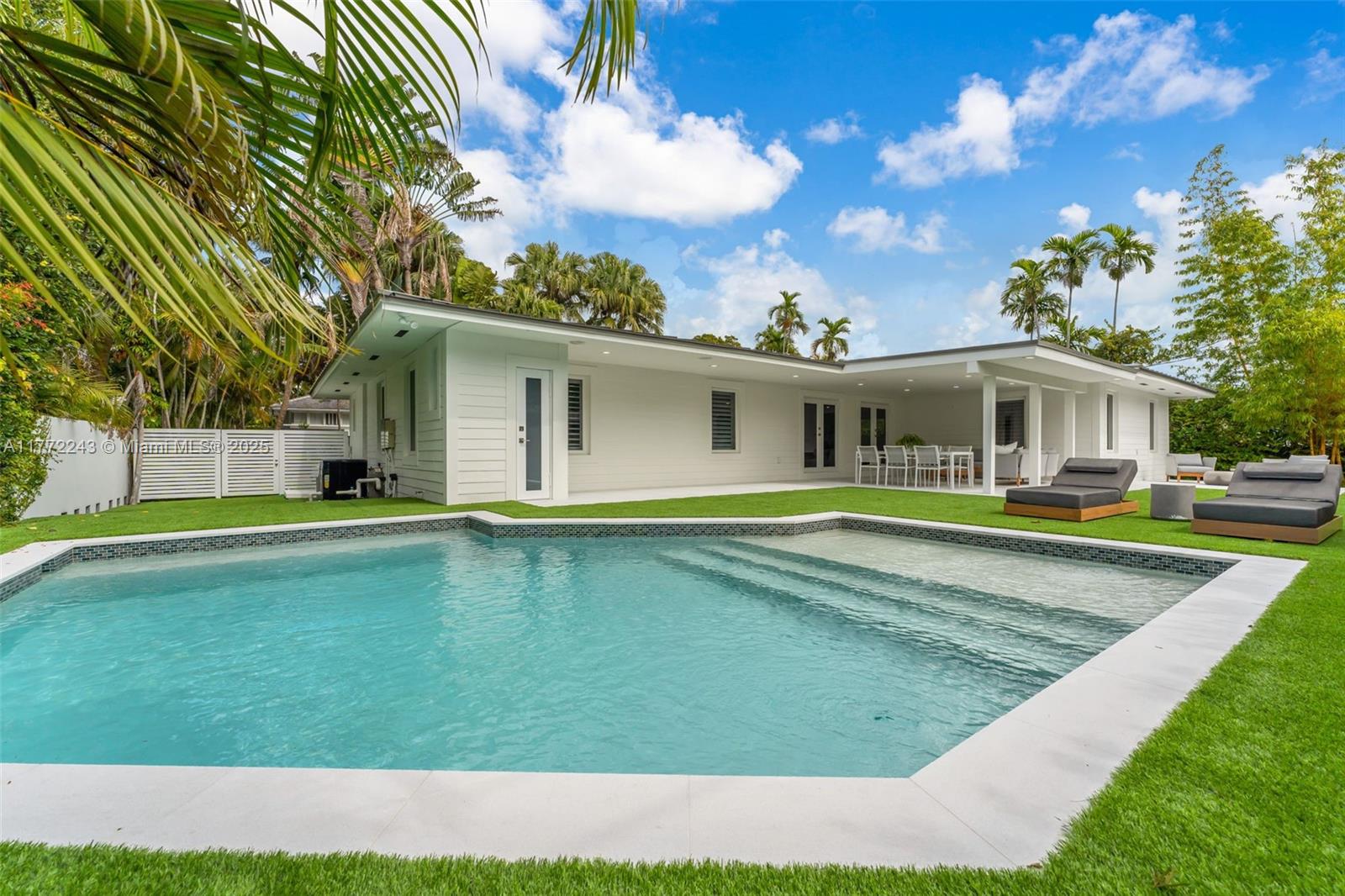 PINECREST MANOR 1ST ADDN - Residential