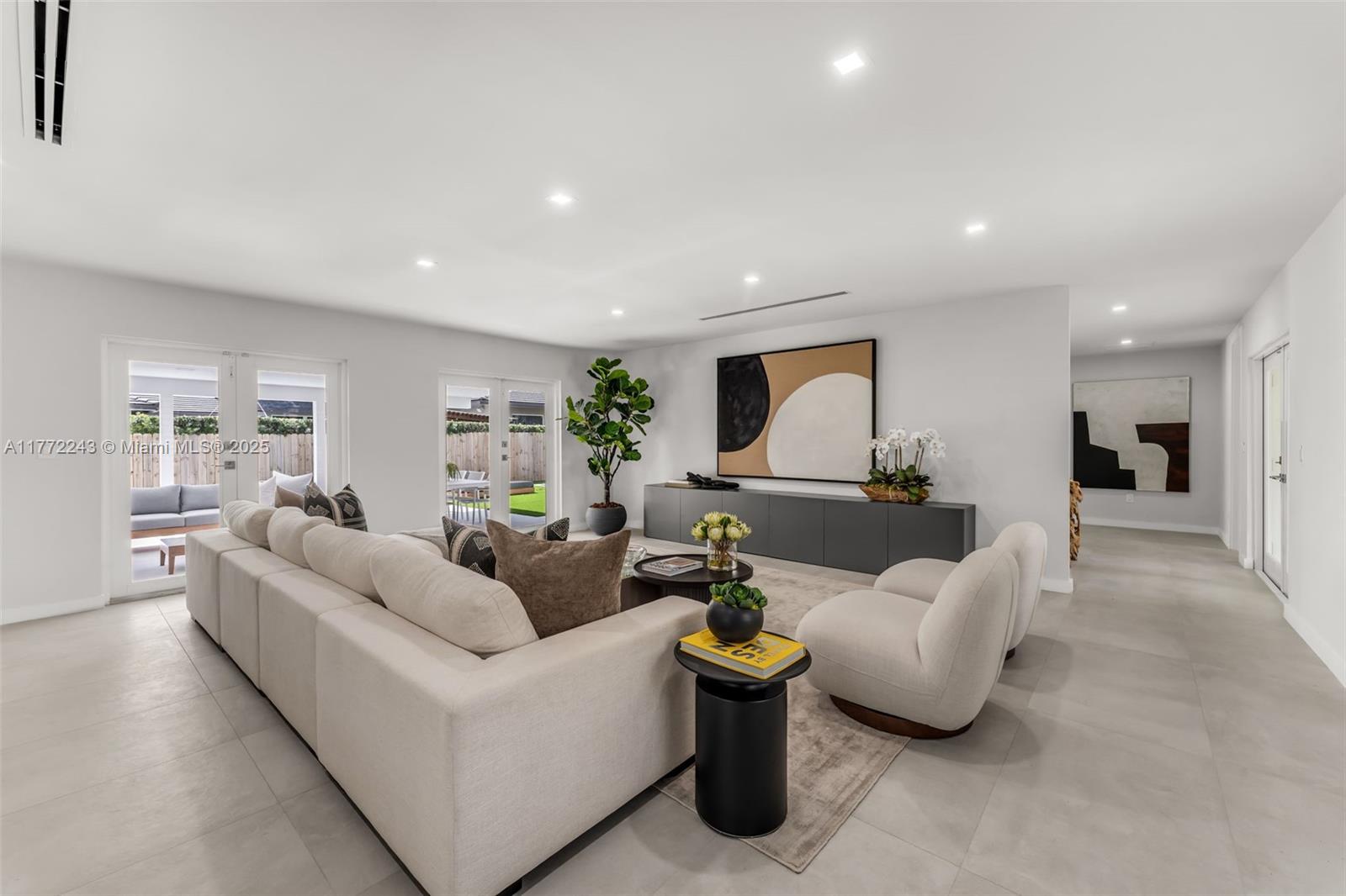 PINECREST MANOR 1ST ADDN - Residential