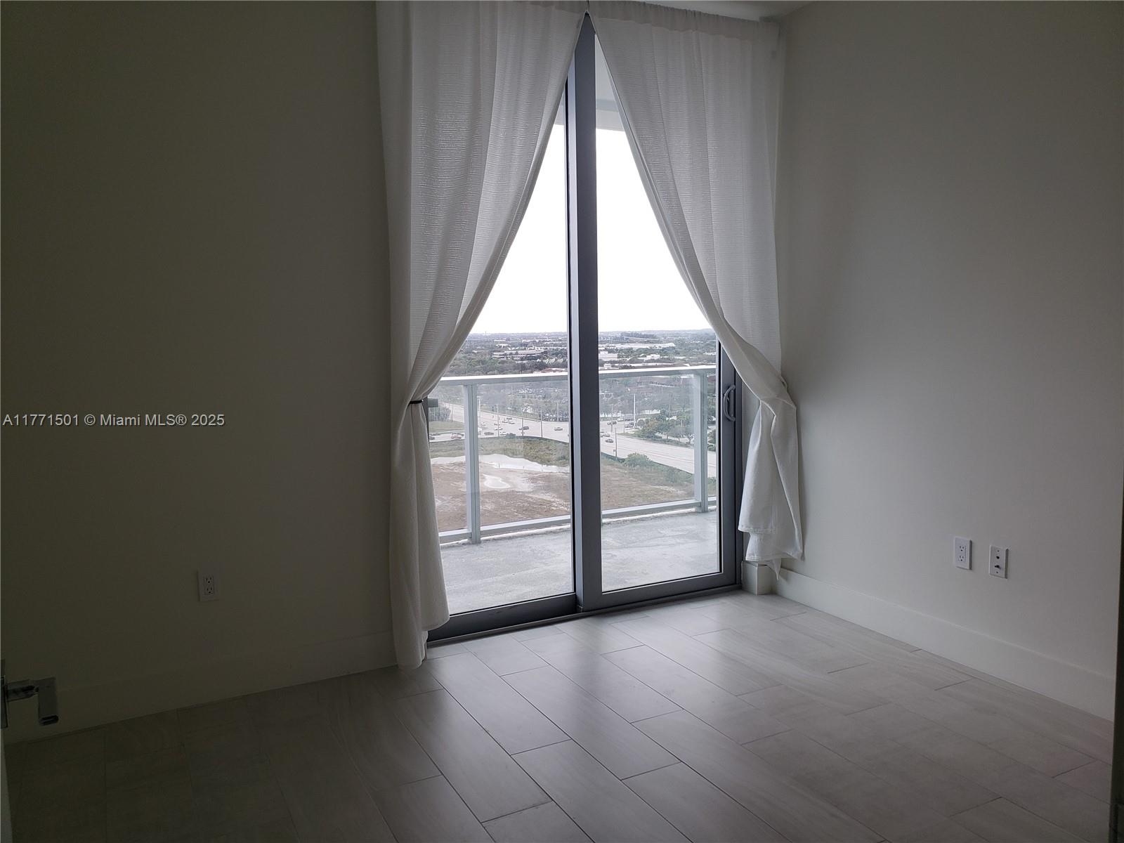 METROPICA NORTH TOWER ONE - Residential