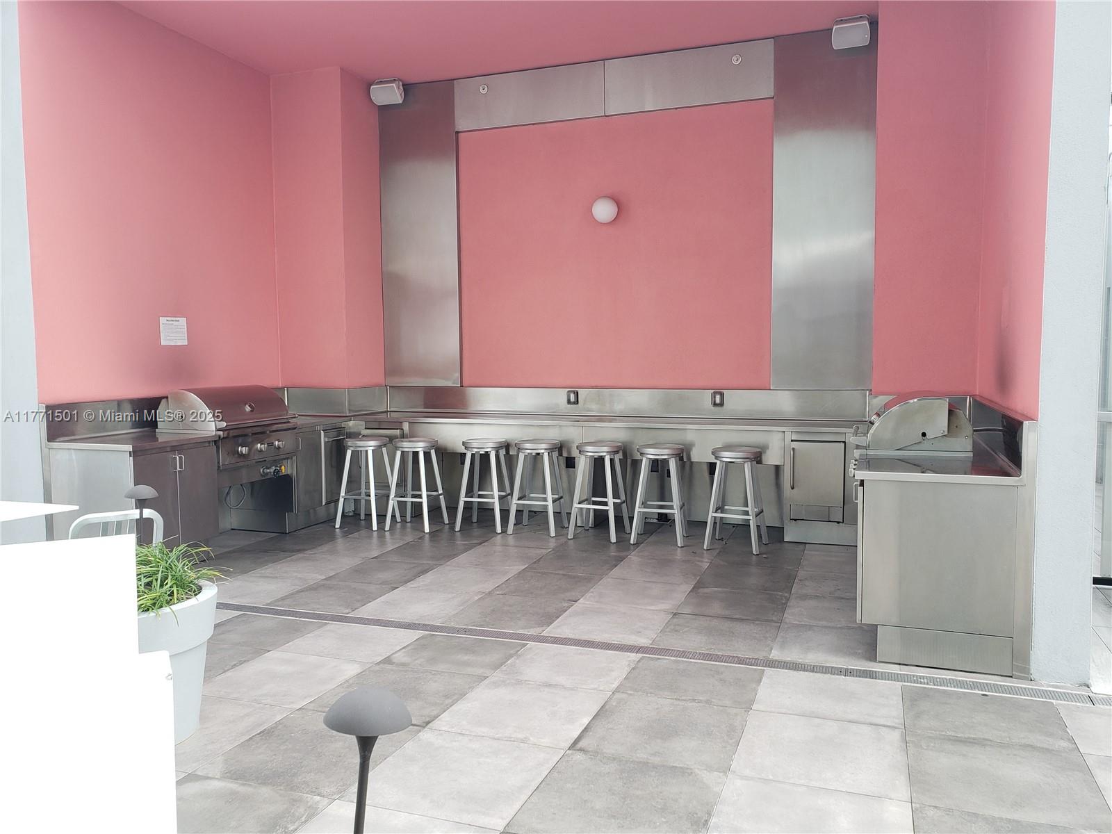 METROPICA NORTH TOWER ONE - Residential