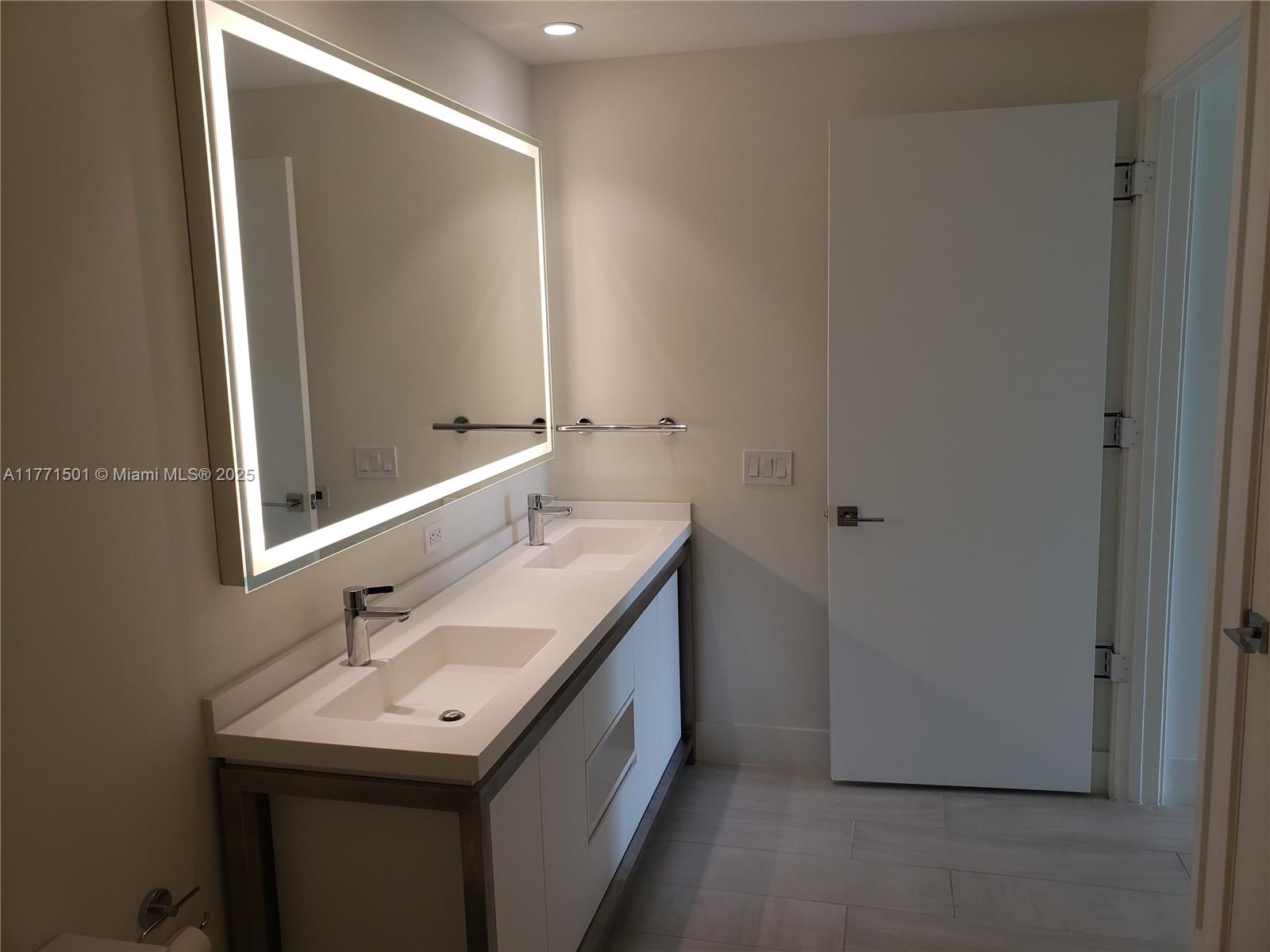 METROPICA NORTH TOWER ONE - Residential