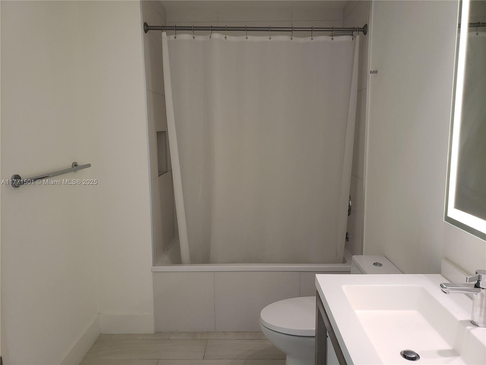 METROPICA NORTH TOWER ONE - Residential