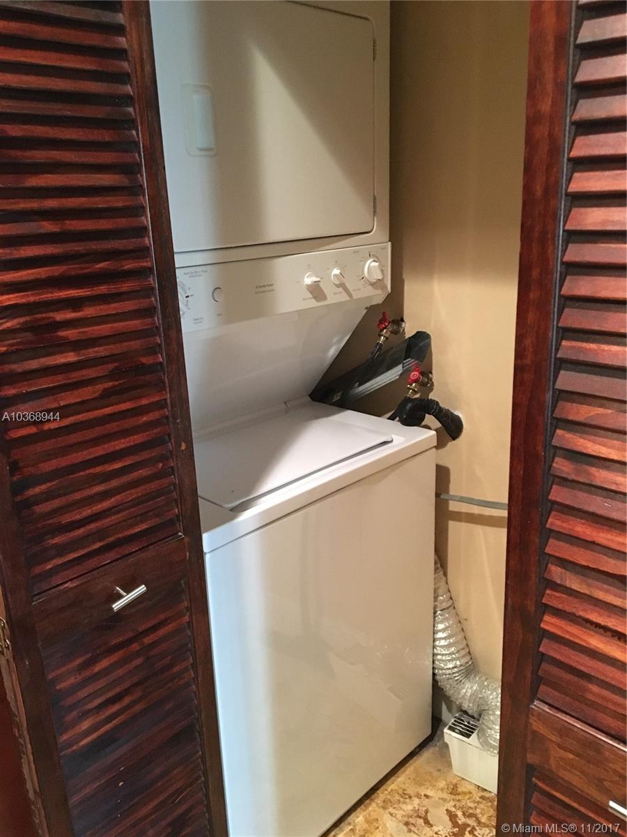 VENETIAN PALMS CONDO - Residential Lease