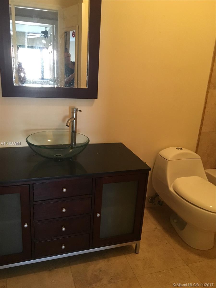 VENETIAN PALMS CONDO - Residential Lease