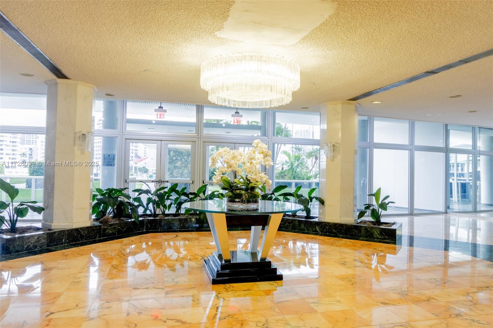 KING COLE CONDO - Residential