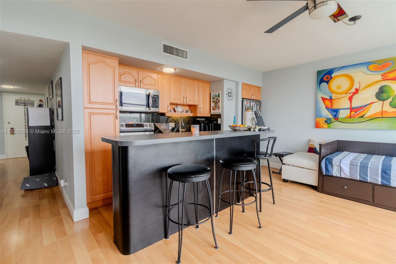 KING COLE CONDO - Residential