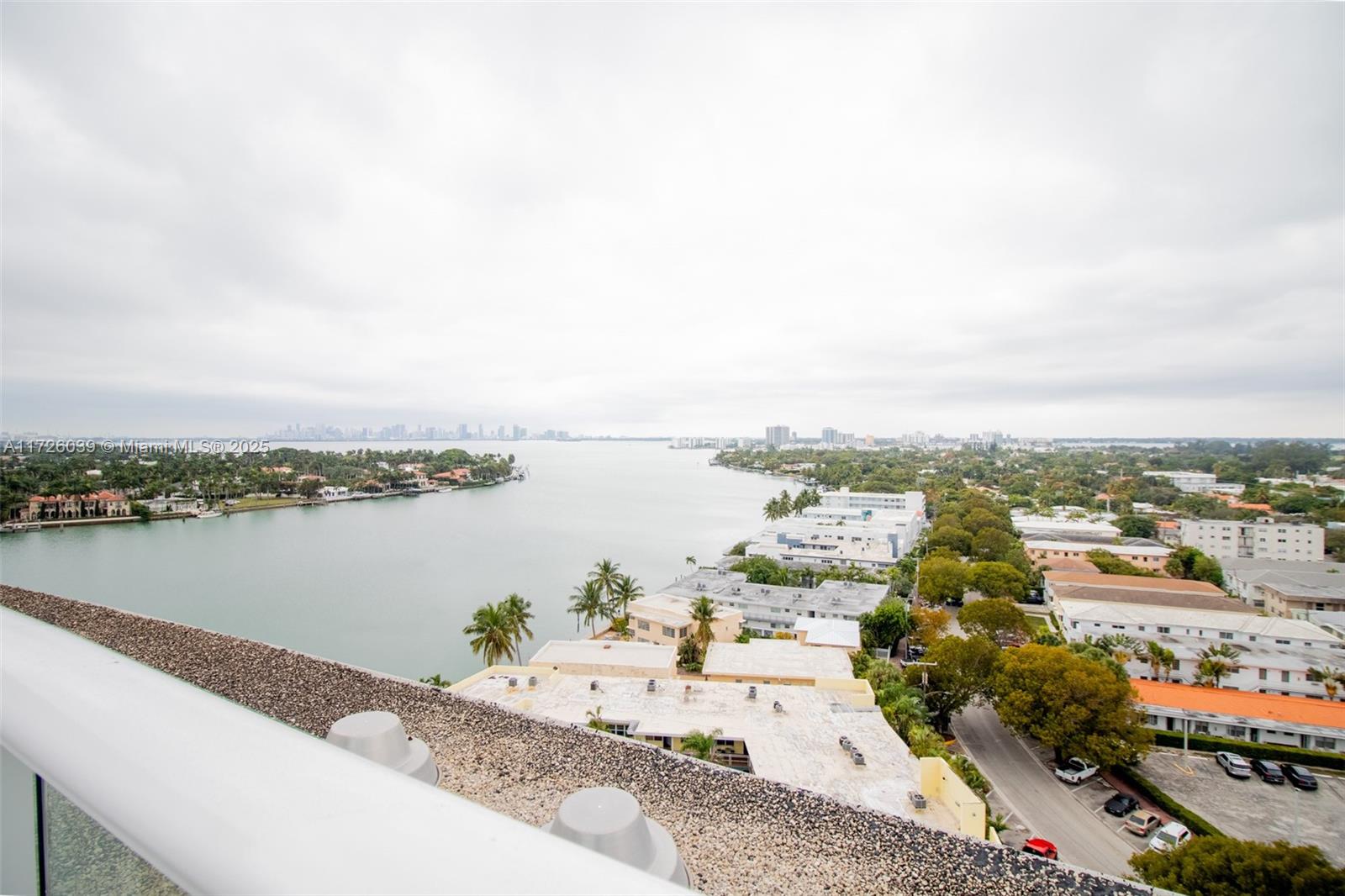 KING COLE CONDO - Residential