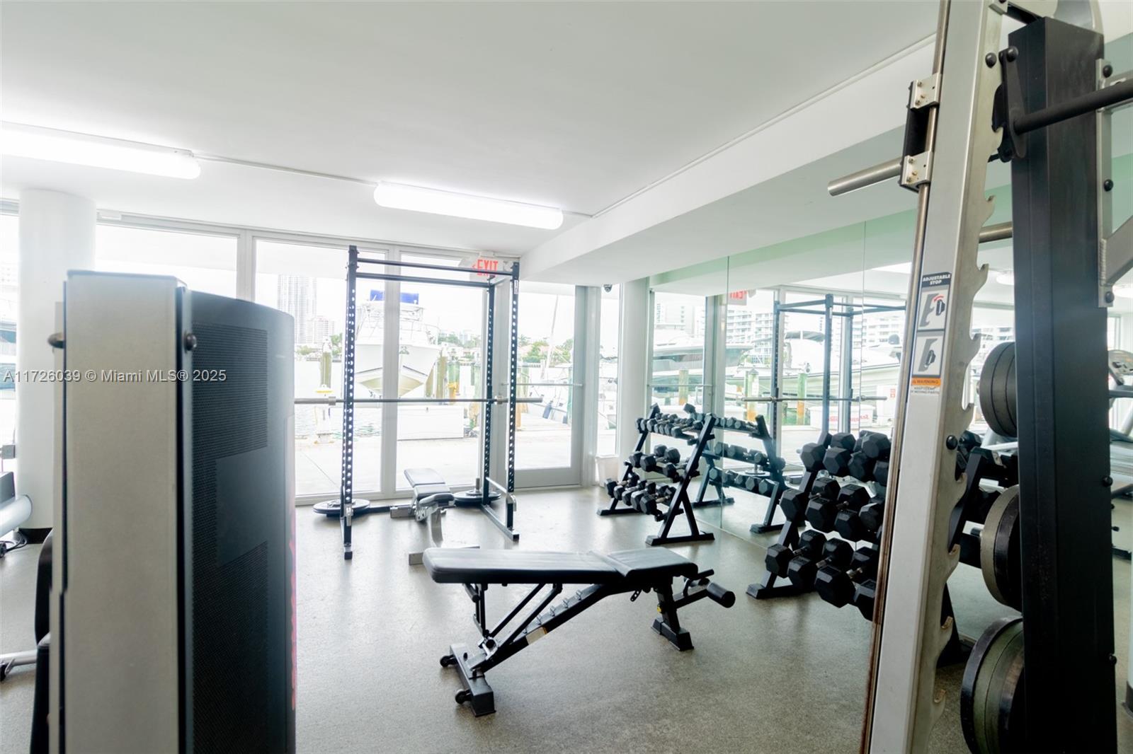 KING COLE CONDO - Residential