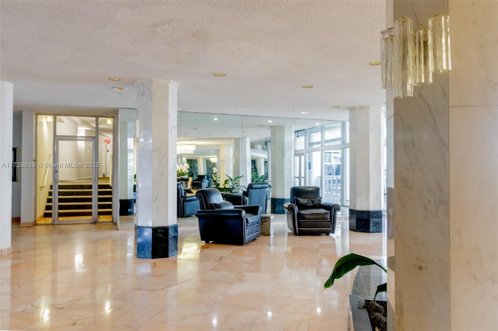 KING COLE CONDO - Residential