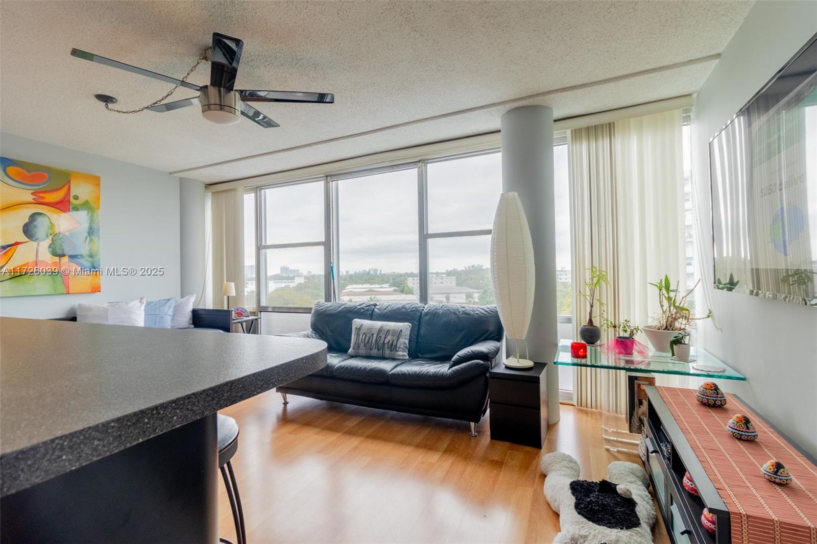 KING COLE CONDO - Residential