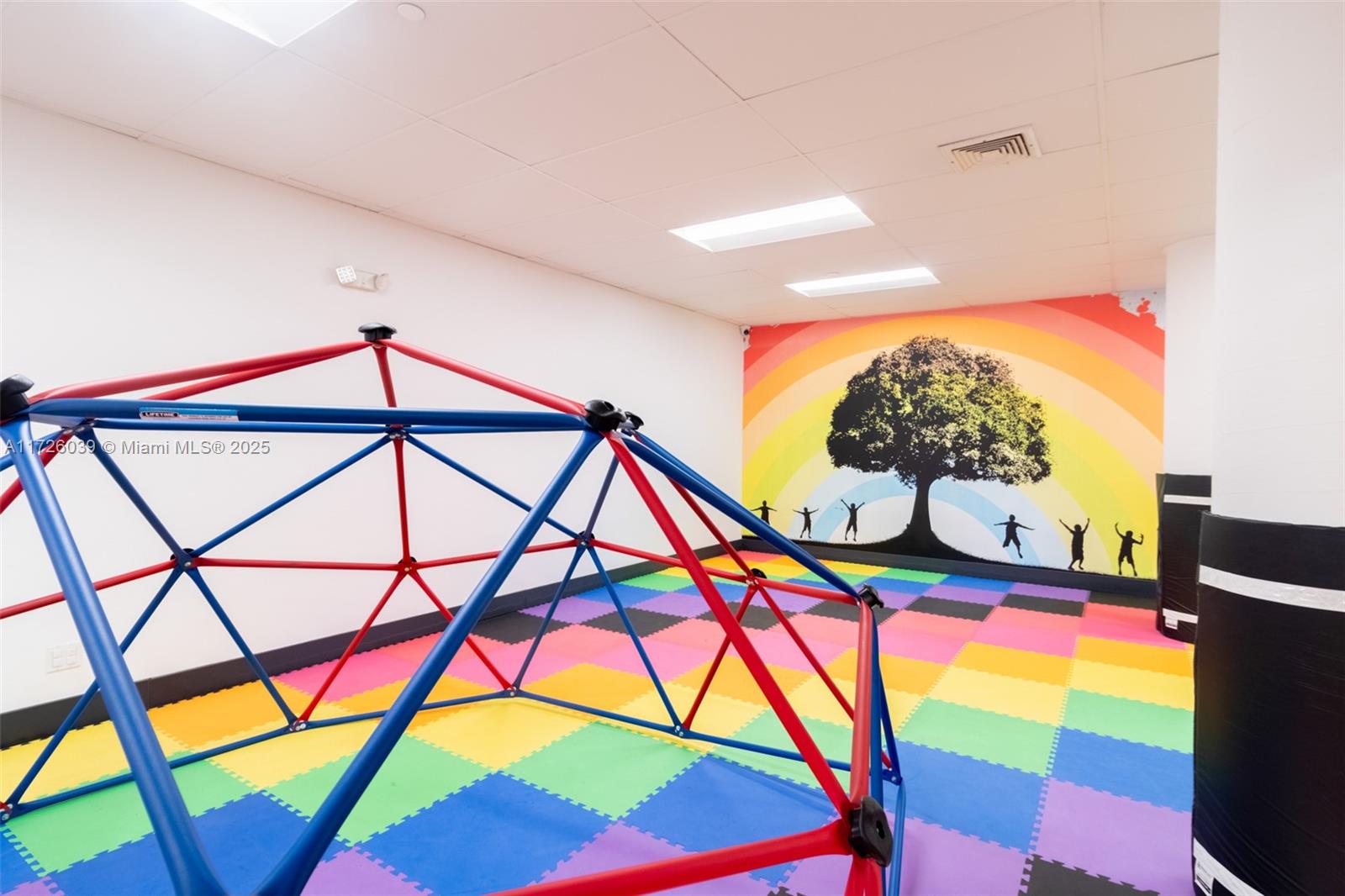 KING COLE CONDO - Residential