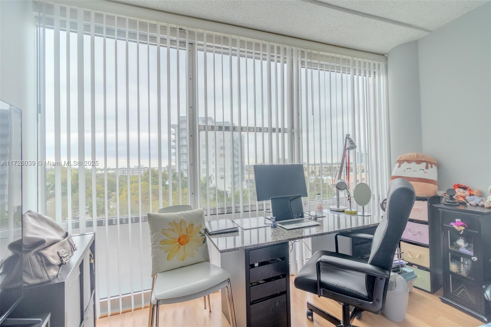 KING COLE CONDO - Residential